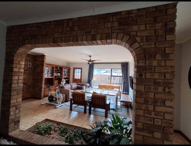 4 BEDROOM HOUSE FOR SALE IN VANDERBIJLPARK SE 3